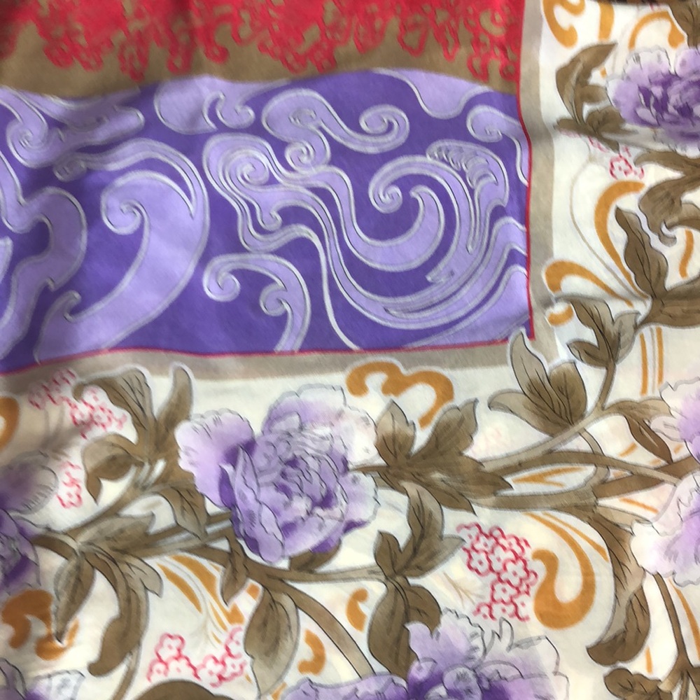 Stunning Oscar de la Renta Square Silk Scarf, Shawl. Rare find - Picture 9 of 16